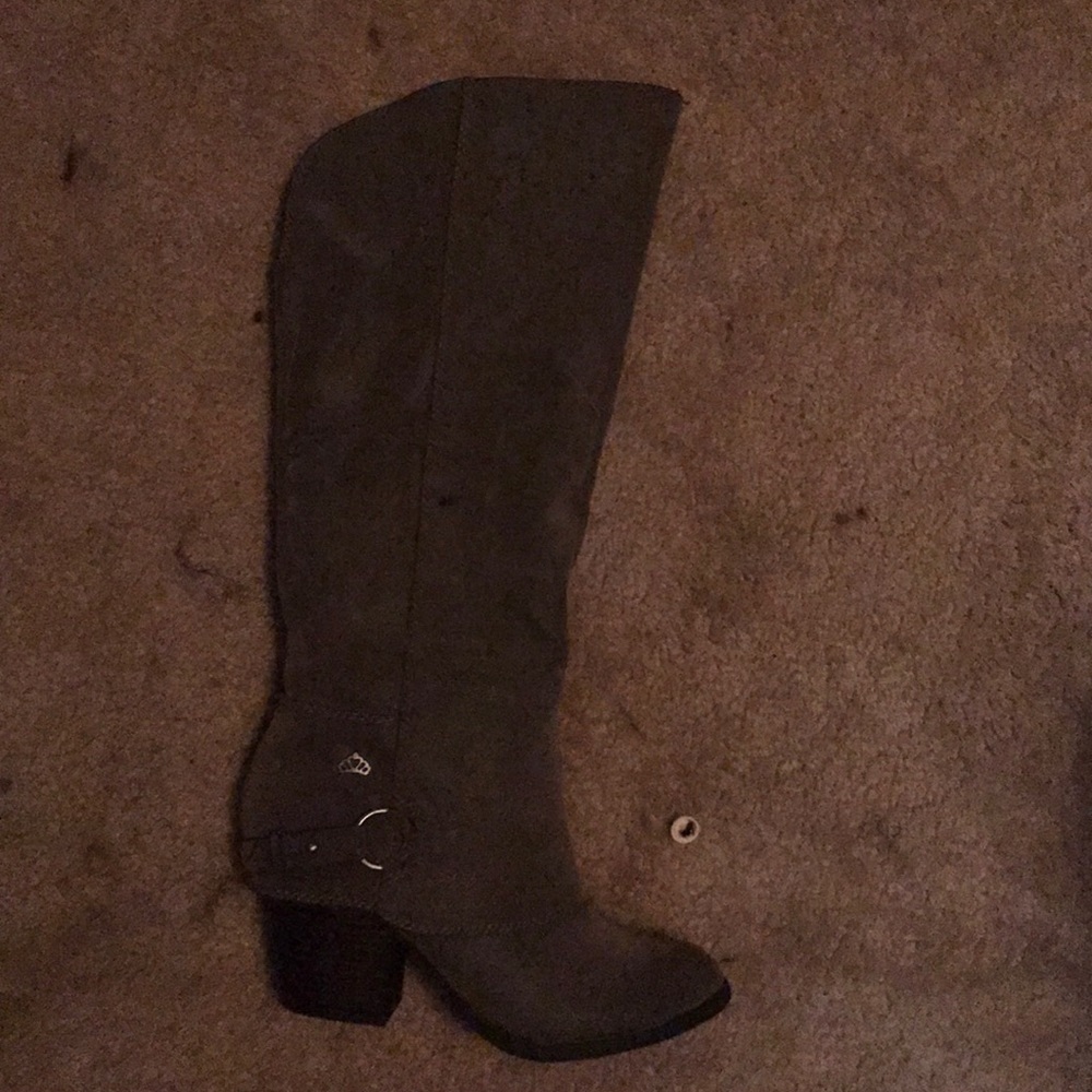 Boots - Picture 2 of 4